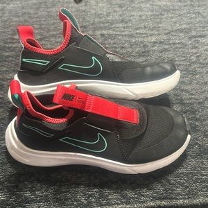 Nike no tie shoes. Greta condition.